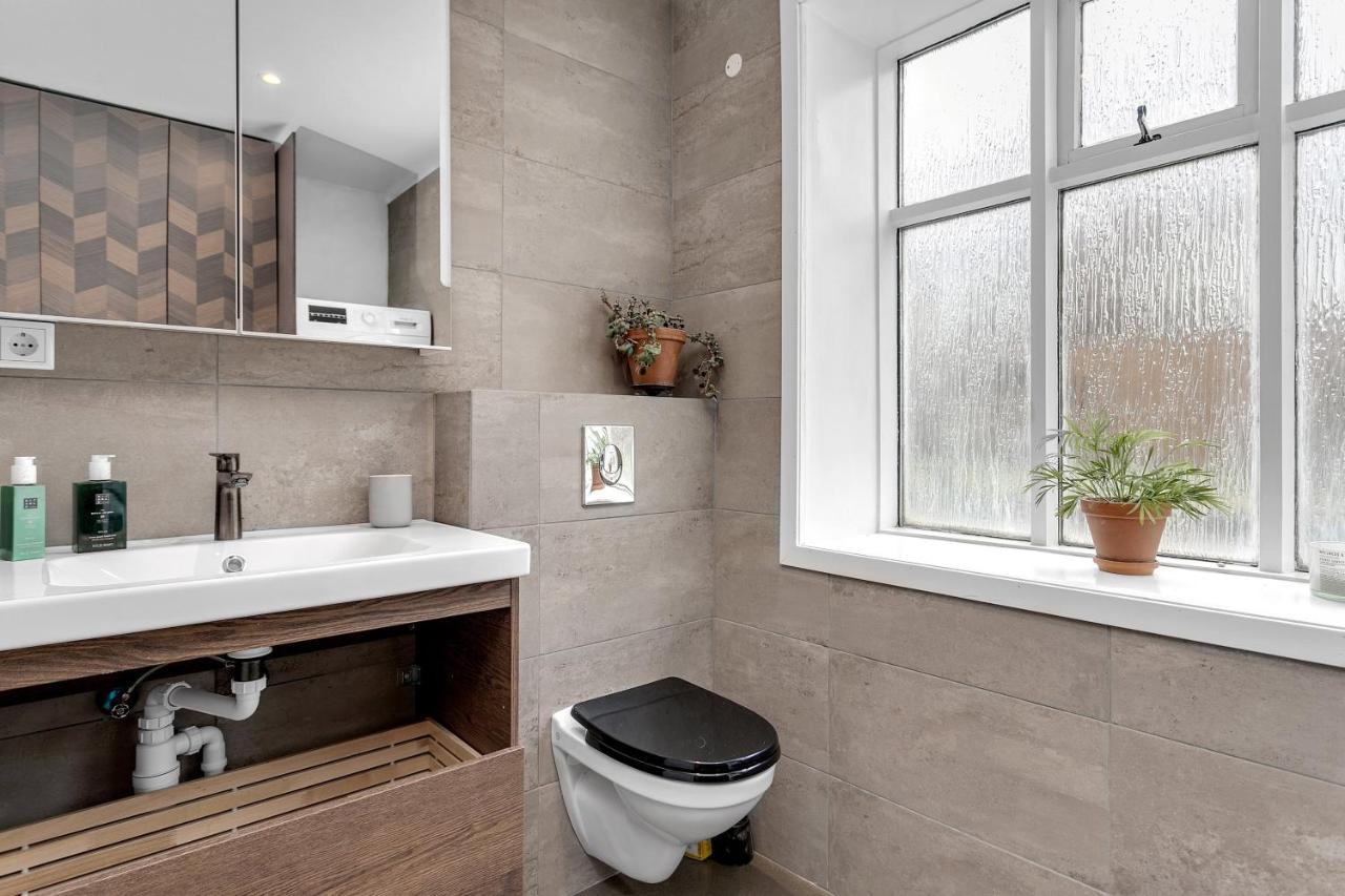 Spacious, Cozy & Family Friendly House Apartment *